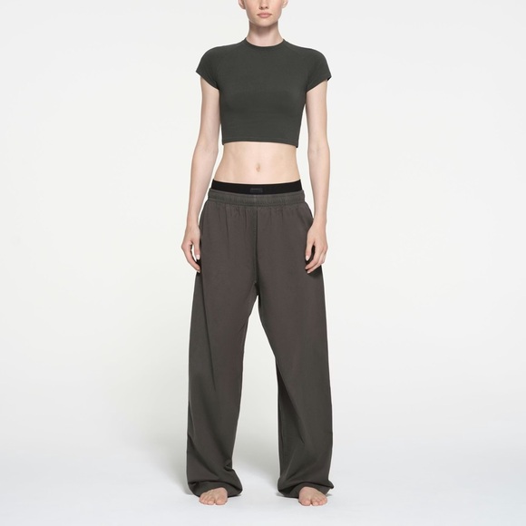 SKIMS New Vintage Cropped Raglan T-Shirt Washed Black Onyx XS - Picture 3 of 9